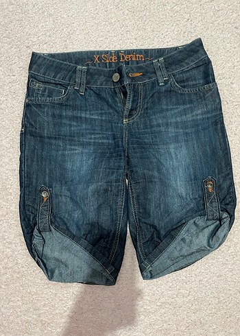 Kemer Detaylı Rahat Kesim Kadın Denim Şort
