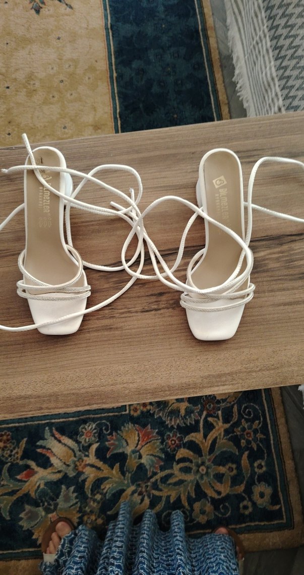 Beyaz Parlak Tokalı Blok Topuklu Kadın Ayakkabı - Görsel 4