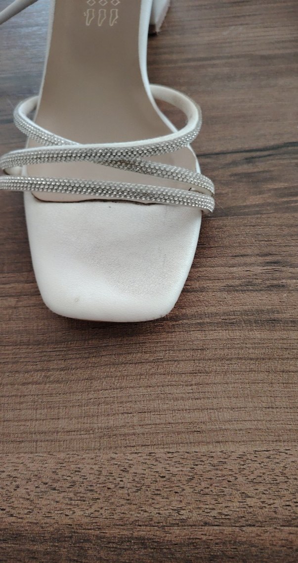 Beyaz Parlak Tokalı Blok Topuklu Kadın Ayakkabı - Görsel 2