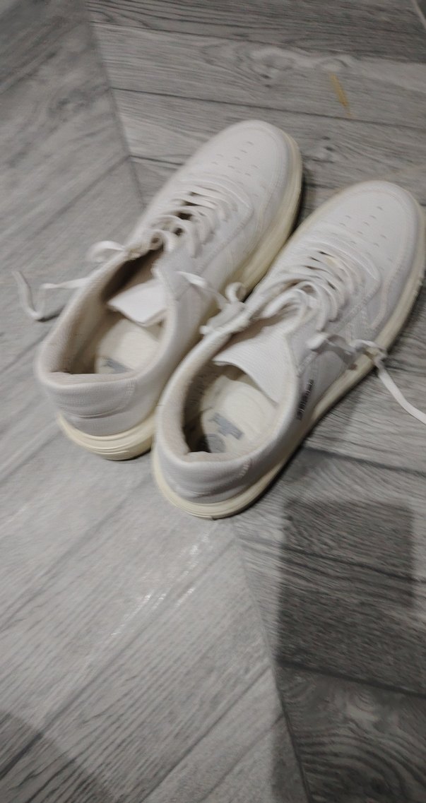 Beyaz spor ayakkabı - Görsel 3