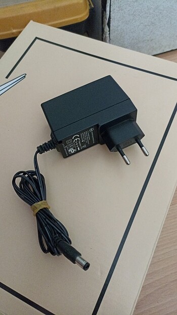 12 V adaptör 