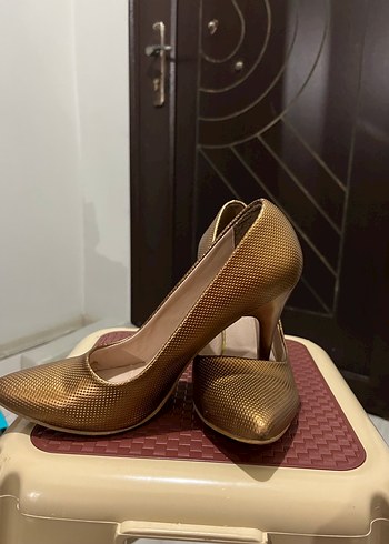 Altın Renkli Yılan Desenli Stiletto - Görsel 2