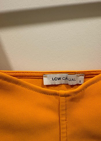 Sarı Parlak Kadın Askılı Bluz - Görsel 2