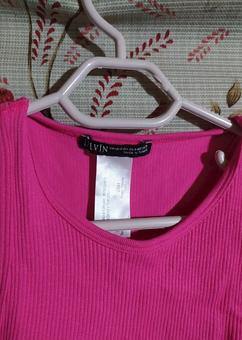 Pembe Yüksek Yakalı Kolsuz Crop Top - Görsel 2