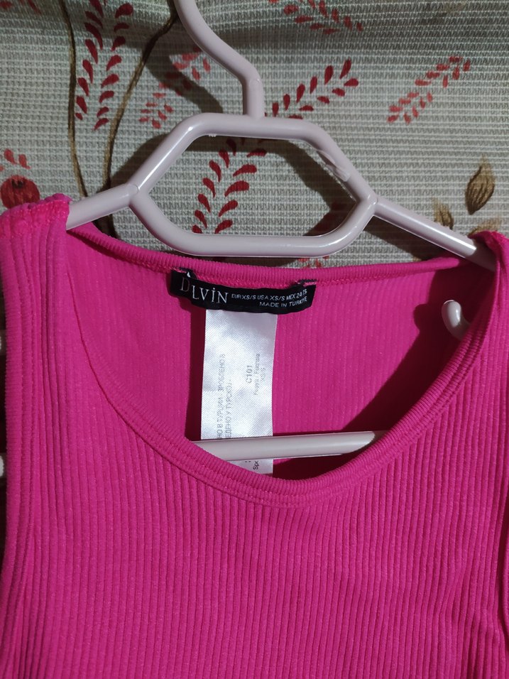 Pembe Yüksek Yakalı Kolsuz Crop Top - Görsel 2