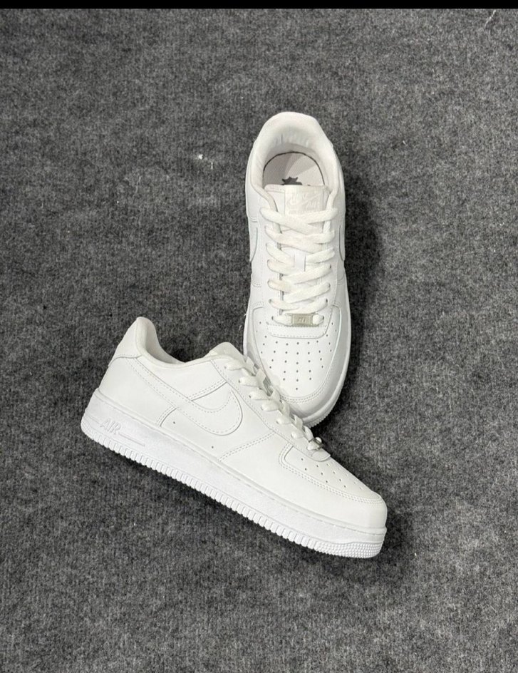 Nike Erkek Spor Ayakkabı Minimalist Tasarım - Görsel 2