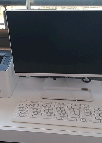 Beyaz Lenovo Masaüstü Bilgisayar