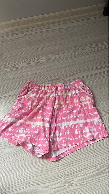 Pembe şort