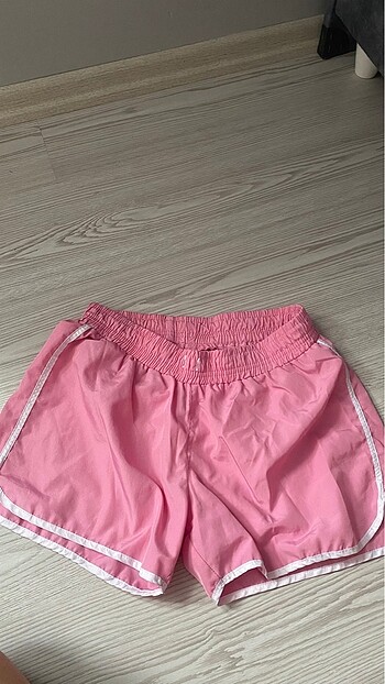 Pembe şort