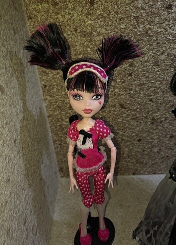 Monster High draculaura dead tired