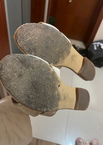 Ballı Deri Tokalı Kadın Terlik - Görsel 4