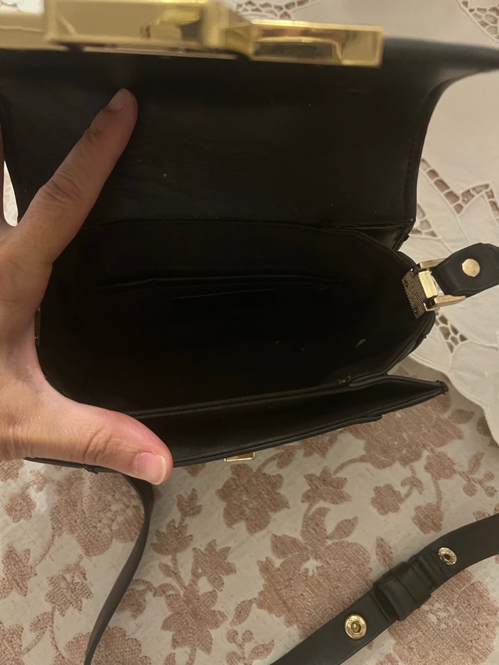 Klasik Siyah Deri Tokalı Kadın Çanta - Görsel 4