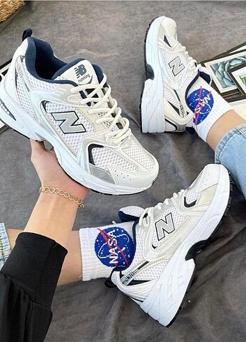  ??New Balance 530