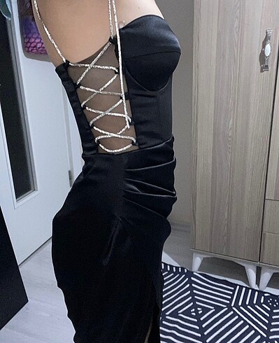 Zara Saten Kumas Siyah Yirtmaçli Abiye