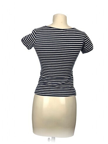 xs Beden Defacto T-shirt %70 İndirimli.