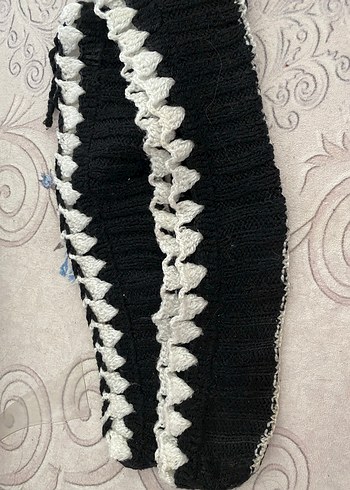 Siyah Beyaz Örgü Kadın pratiği - Görsel 3