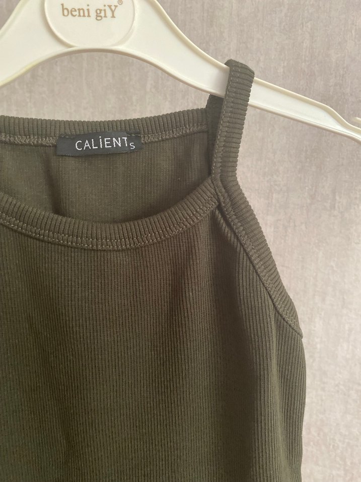 Siyah Kolsuz Yüksek Yakalı Kadın Atlet - Görsel 2