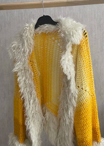 Sarı Tüylü Kısa Örgü Hırka - Görsel 2