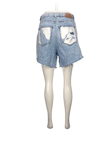 universal Beden Pull and Bear Mini Şort %70 İndirimli.
