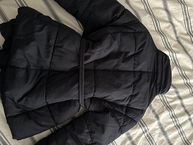 s Beden Bershka bağcıklı şişme mont