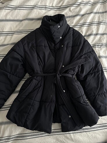 Bershka Bershka bağcıklı şişme mont