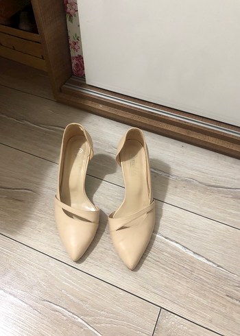 Bej Minimalist Stiletto Topuklu Kadın Ayakkabı
