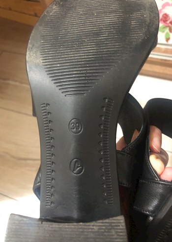Bambi Kadın Siyah Tokalı Topuklu Sandalet