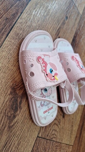Gezer Pembe unicorn terlik