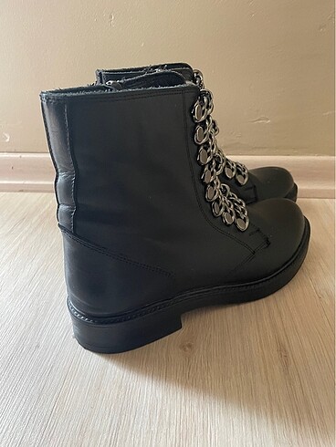 Zincir detaylı Derimod Bot - Görsel 2