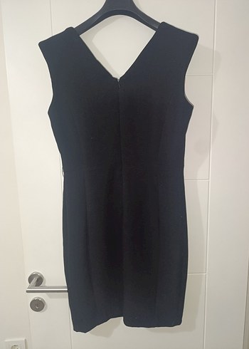 mango siyah v yaka kolsuz elbise - Görsel 4