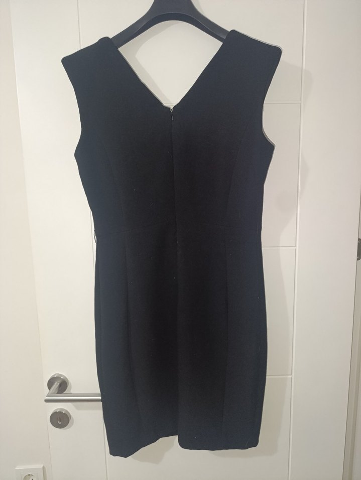 mango siyah v yaka kolsuz elbise - Görsel 4