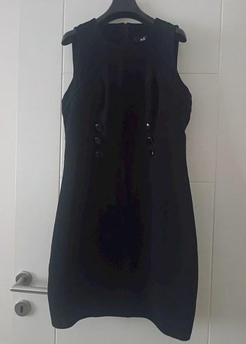 adl Düğmeli Siyah Midi Ofis Elbisesi - Görsel 2