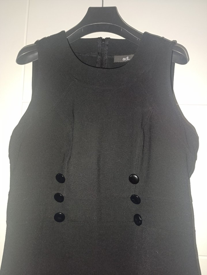 adl Düğmeli Siyah Midi Ofis Elbisesi - Görsel 4