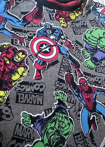 5 Yaş Beden Marvel Desenli Kısa Kollu Erkek Tişört