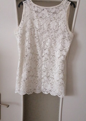 Dantel Detaylı Beyaz Kolsuz Bluz - Görsel 5