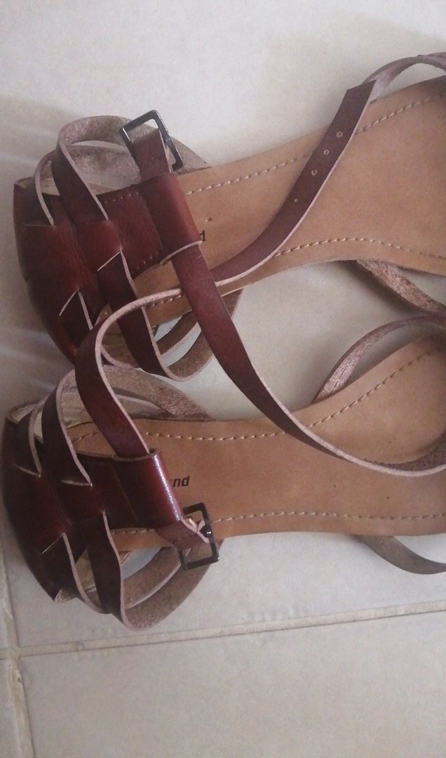 Tokalı Kahverengi Deri Kadın Dolgu Topuk Sandalet - Görsel 3