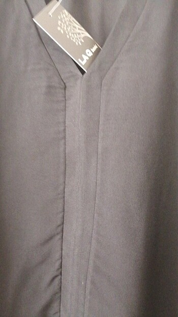 Siyah V yaka  Gömlek  - Görsel 2