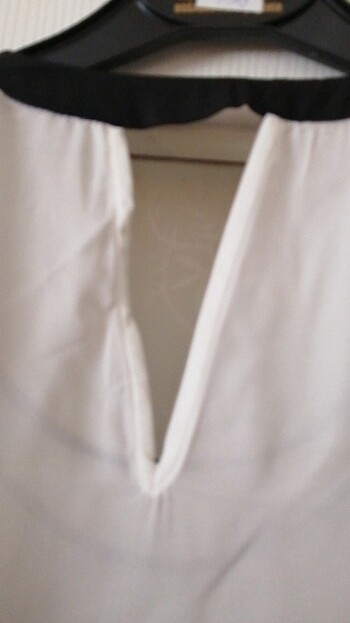 Tasarım Siyah Beyaz Sırtı Zincirli Bluz  - Görsel 2