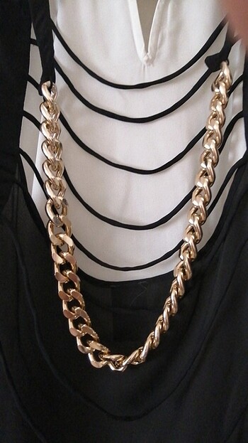 Tasarım Siyah Beyaz Sırtı Zincirli Bluz  - Görsel 4