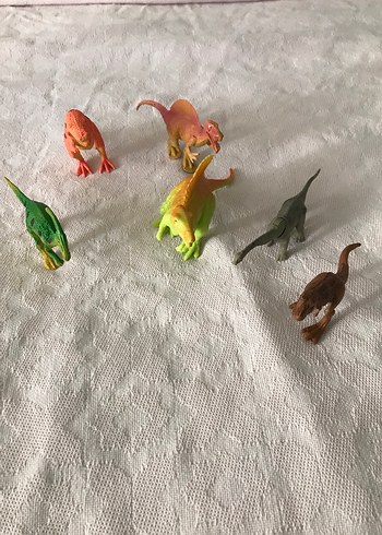 Renkli Dinozor Figürleri Seti