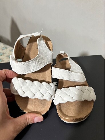 23 Beden beyaz Renk H&m sandalet