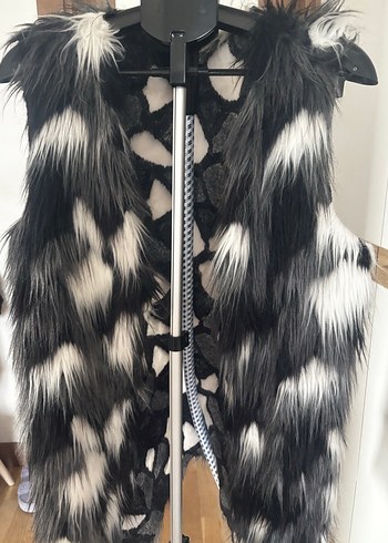 Uzun Kesim Zebra Desenli Kürklü Yelek - Görsel 2