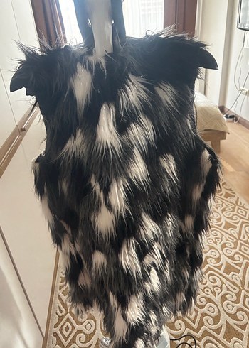 Uzun Kesim Zebra Desenli Kürklü Yelek - Görsel 4