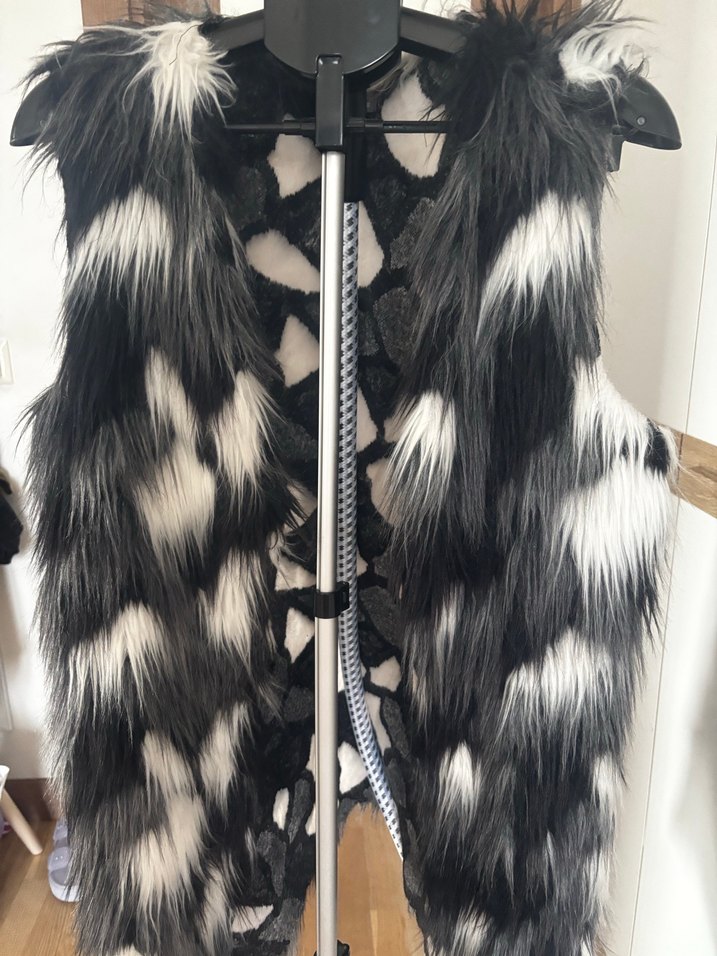 Uzun Kesim Zebra Desenli Kürklü Yelek - Görsel 2