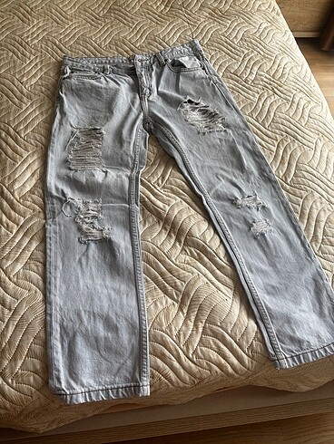 Pull and Bear Yırtık kot pantalon