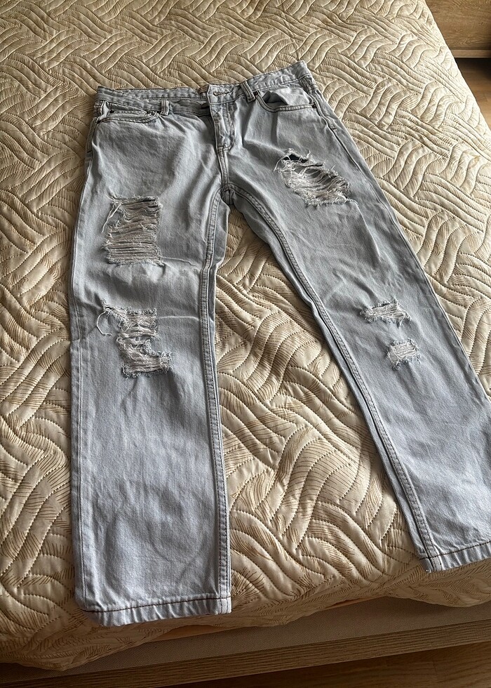 Yırtık kot pantalon - Görsel 2