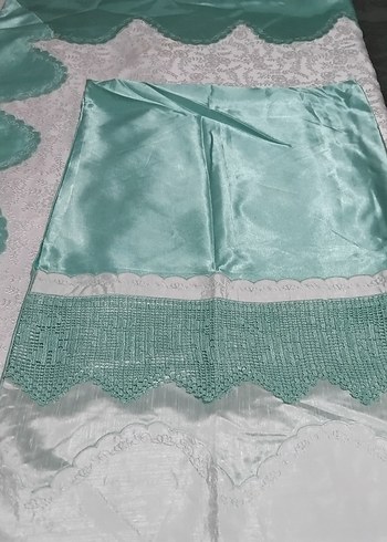 Ceyizden uc parça saten dantelli nakışlı pike takimi. - Görsel 5