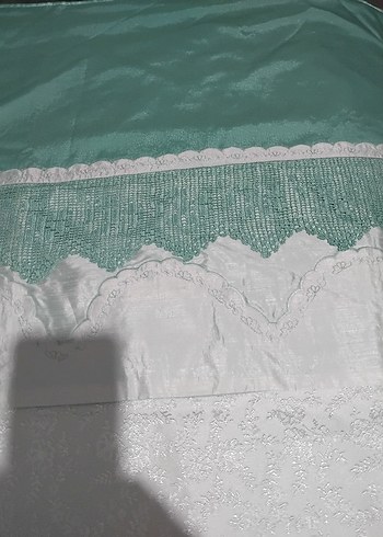 Ceyizden uc parça saten dantelli nakışlı pike takimi. - Görsel 2