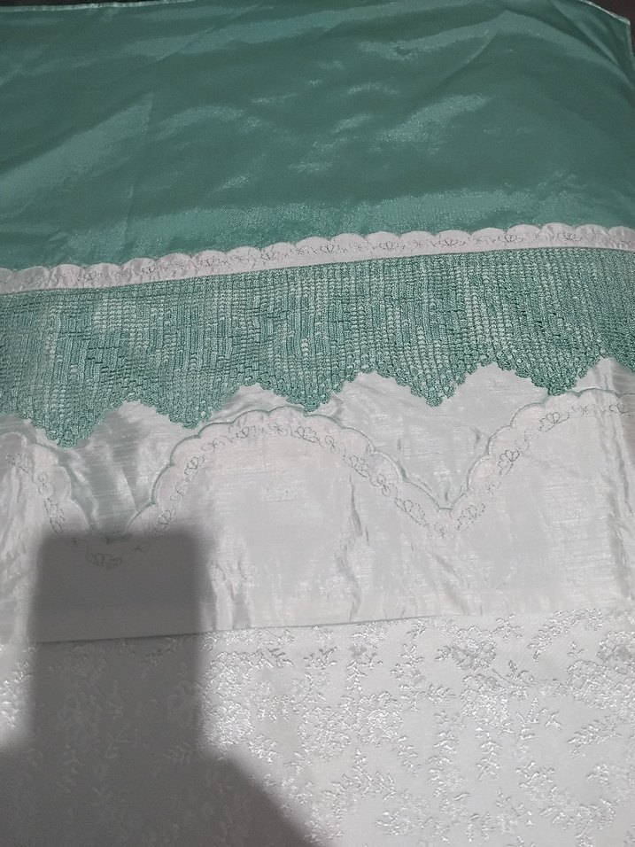 Ceyizden uc parça saten dantelli nakışlı pike takimi. - Görsel 2