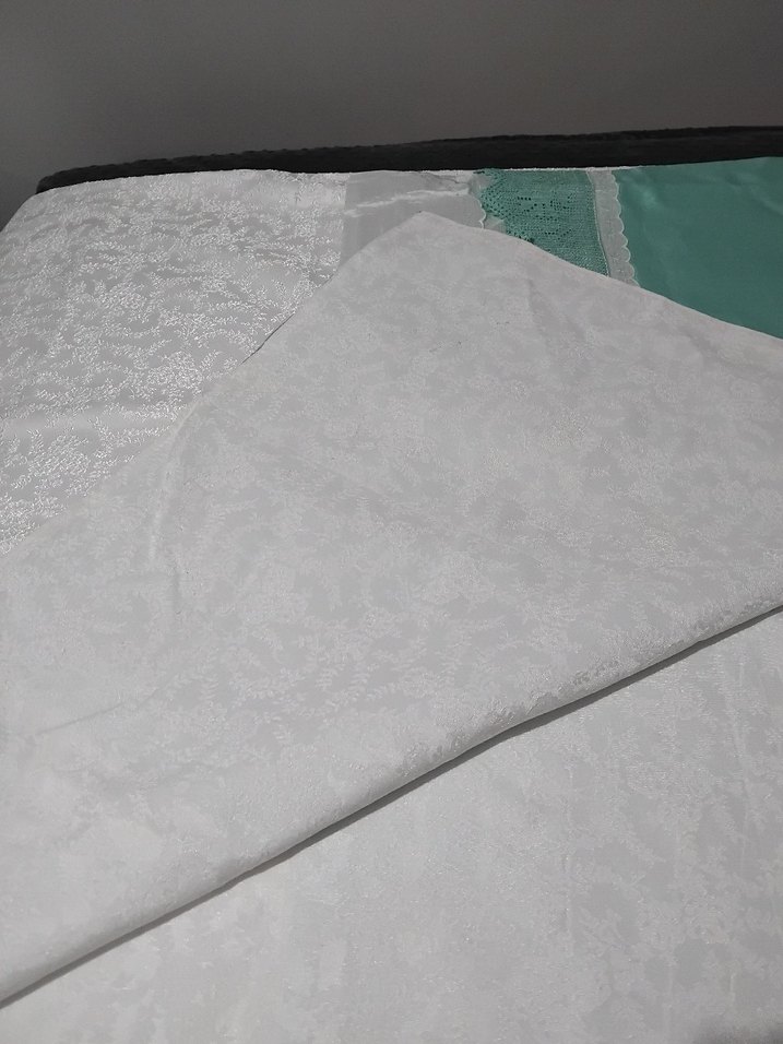 Ceyizden uc parça saten dantelli nakışlı pike takimi. - Görsel 3